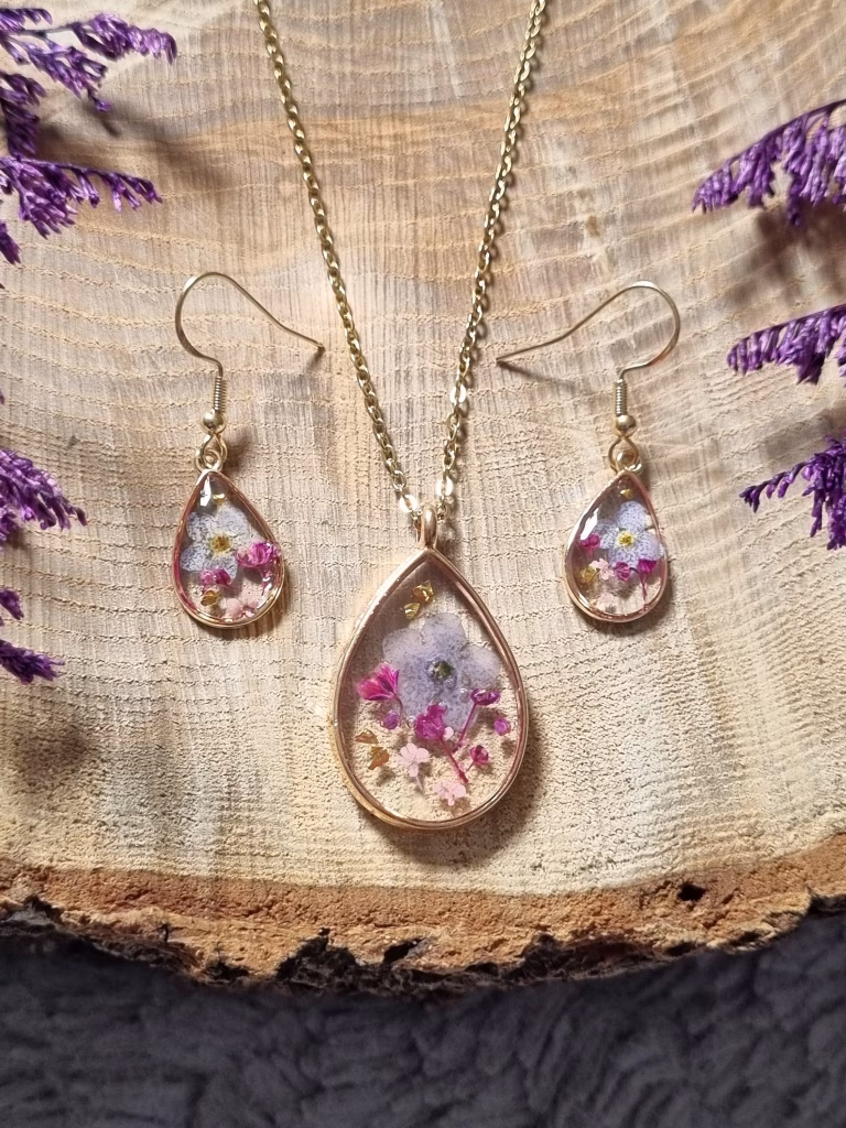 Resin jewellery
